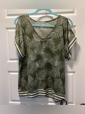 Olive Palm-Print V-Neck COLD SHOULDER TIE SIDE.